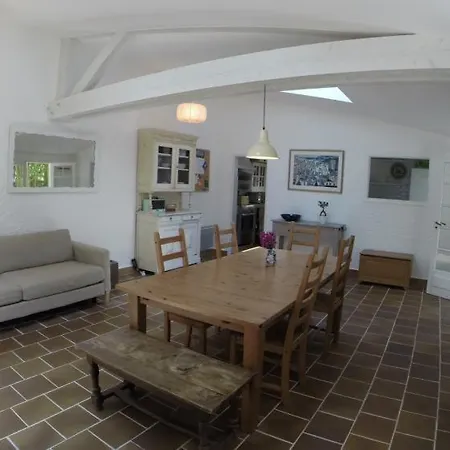 Sleeps 6 Wifi * Cannes